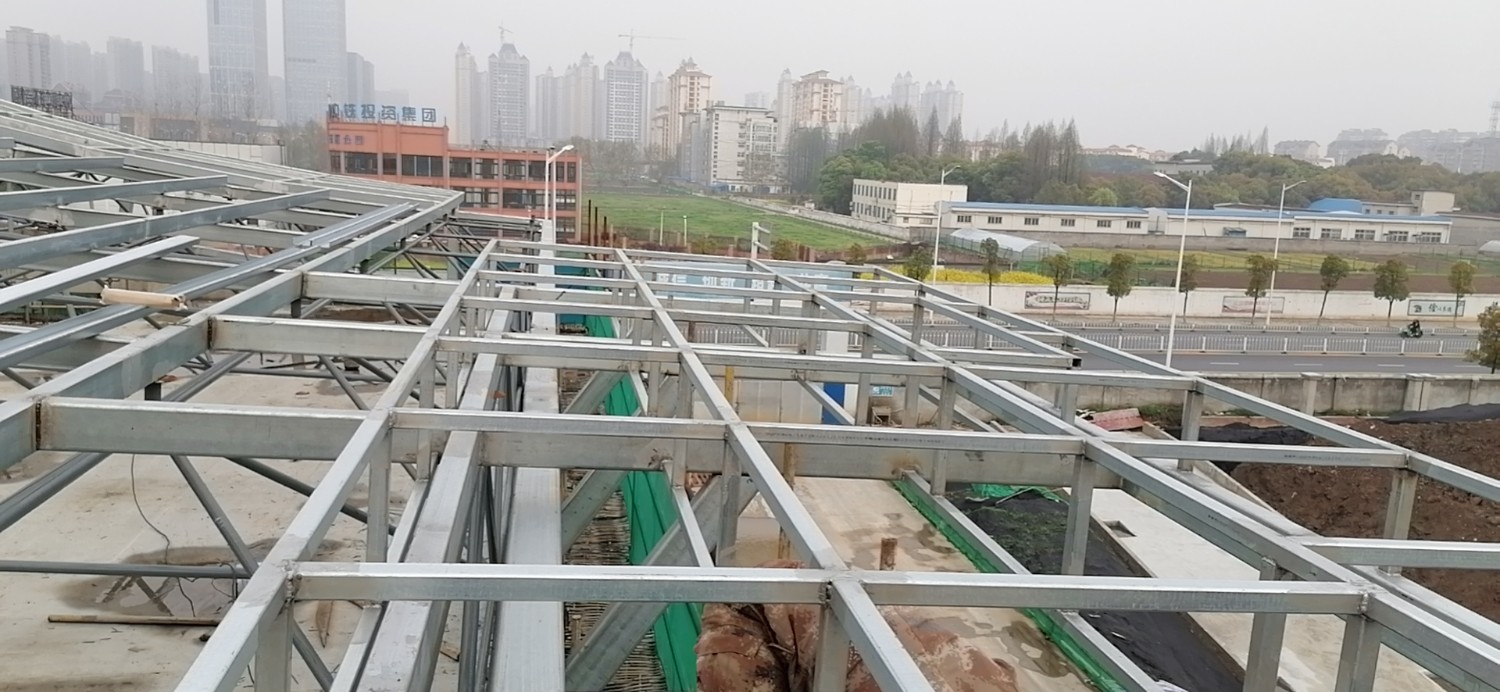 山東華中重鋼工程案例——安慶市十四中學遷址新建工程風雨操場鋼結構工程