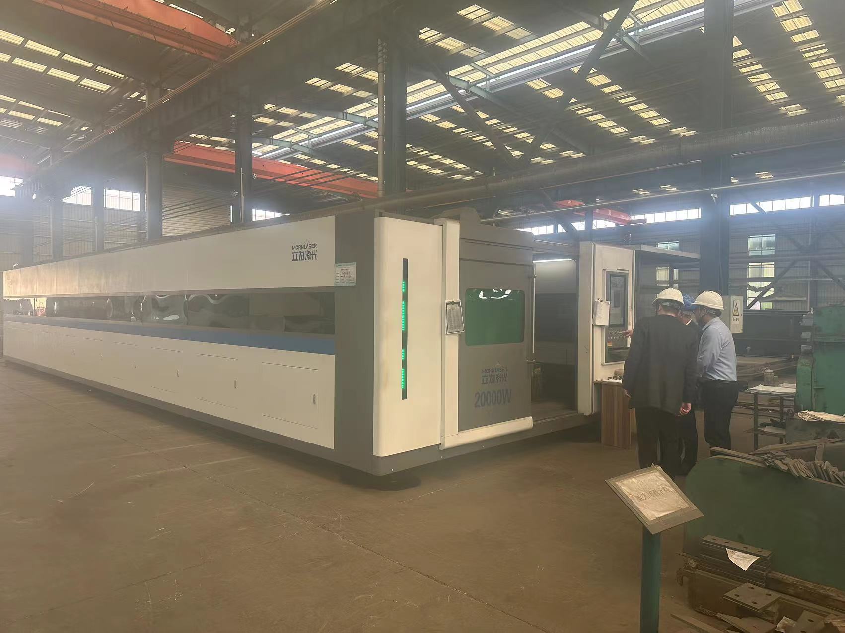 山東華中重鋼鋼構加工生產線——兩臺20000W瓦激光切割機