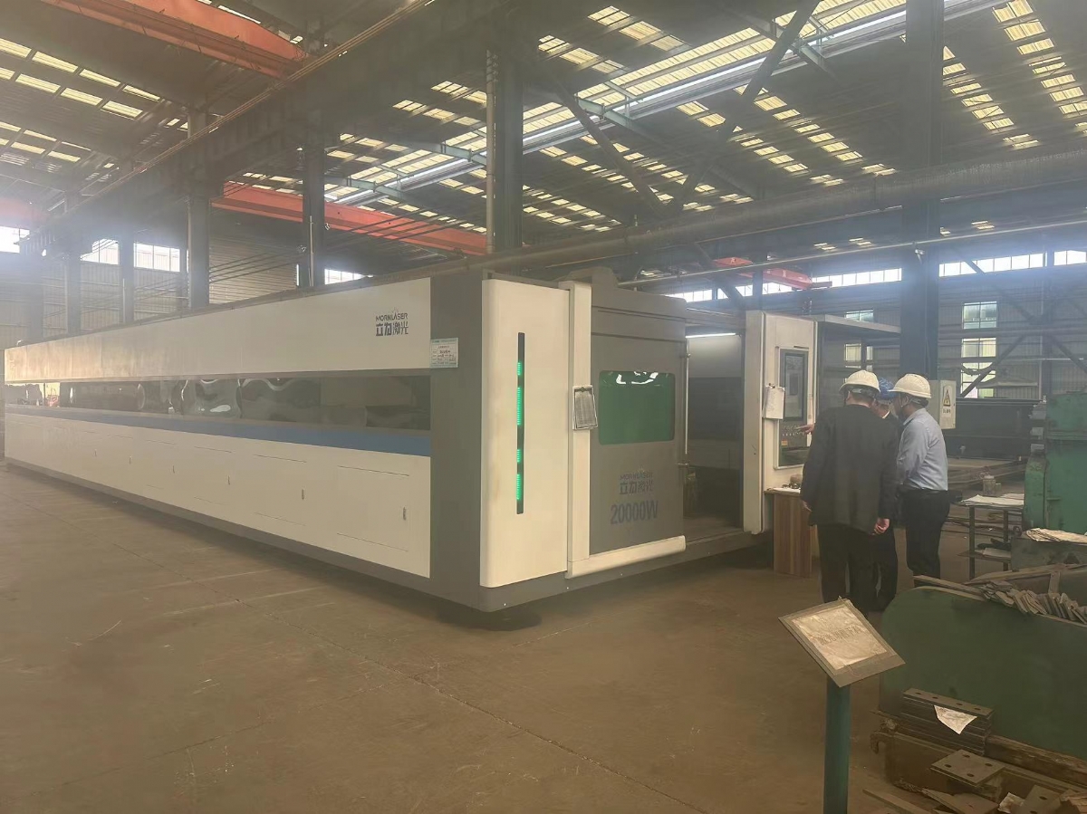 山東華中重鋼鋼構加工生產線——兩臺20000W瓦激光切割機
