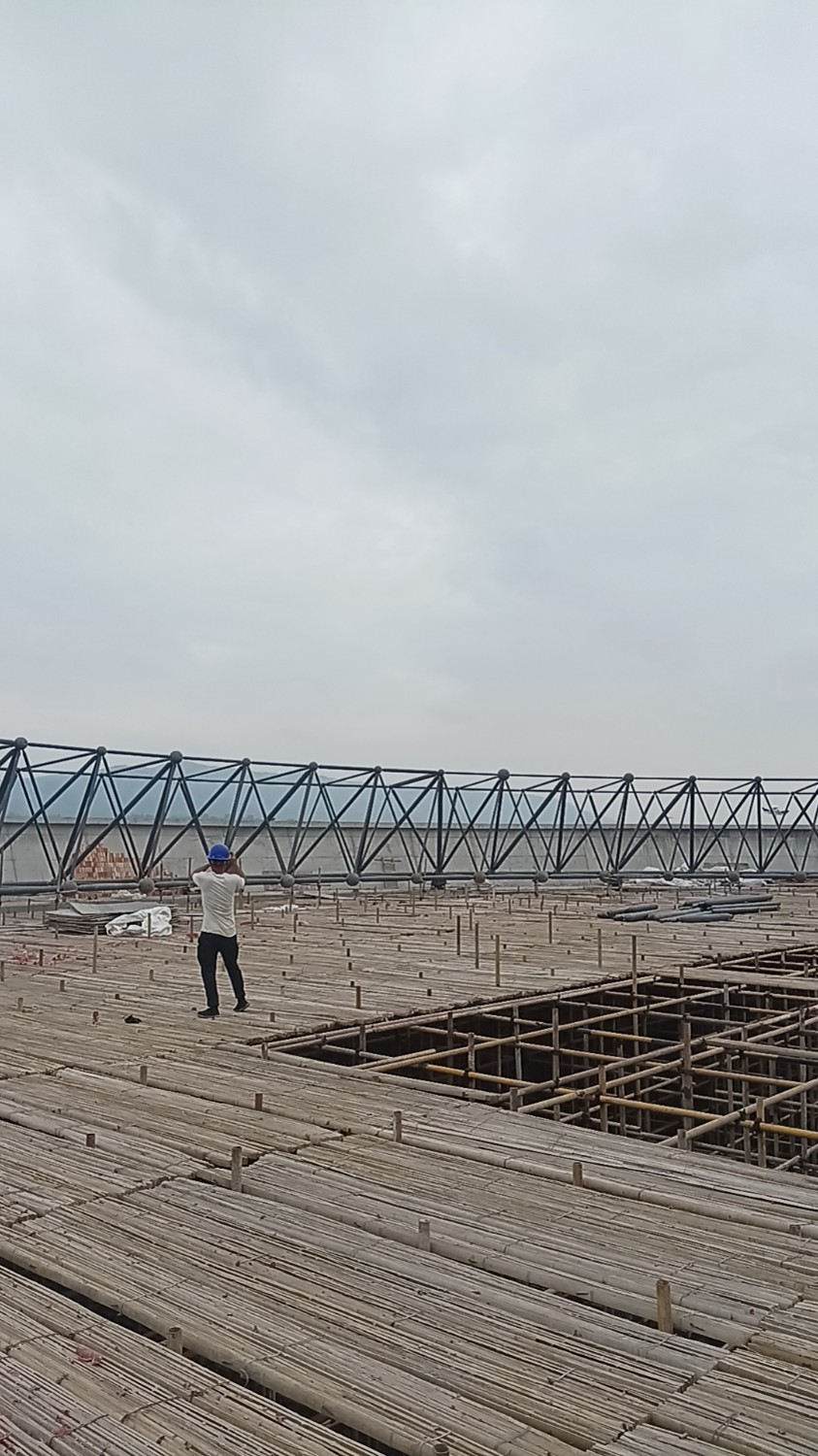 山東華中重鋼工程案例——甘肅定西職業(yè)學院體育館順利起步